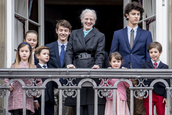 La reine Margrethe II, la princesse Josephine, la princesse Isabella, le prince Vincent, le prince Felix, le prince Nikolaï, la princesse Athena et le prince Henrik - La famille royale de Danemark au balcon du palais royal d'Amalienborg pour le 78ème anniversaire de la reine Margrethe II à Copenhague. Le 16 avril 2018