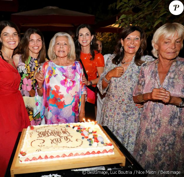 Exclusif - Christian Bîmes, Kimberley Pariente, Leslie Pariente, Jacqueline Veyssière, Caroline Barclay lors de la soirée d'inauguration de l'Hôtel Lou Pinet et du restaurant Beefbar à Saint-Tropez, le 11 juillet 2020. © Luc Boutria / Nice Matin / Bestimage