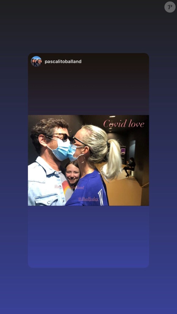 Laeticia Hallyday a republié une photo de Pascal Balland l'embrassant avec un masque sur Instagram le 20 juin 2020.