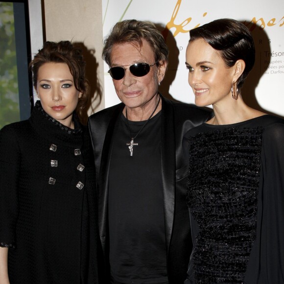 Exclusif - Laura Smet, Johnny Hallyday et Laeticia Hallyday - Vente aux enchères des poupées "Frimousses des créateurs" au profit de l'Unicef à l'hôtel des ventes Drouot, à Paris, le 13 décembre 2011.