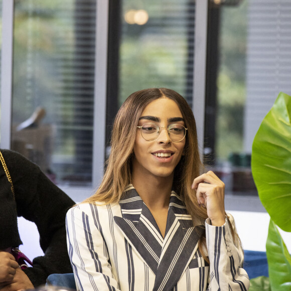 Exclusif - Rendez-vous avec Bilal Hassani pour la présentation de son nouveau clip "Fais le Vide" dans les locaux de Webedia à Levallois-Perret le 10 juillet 2020. Il présente son nouveau clip "Fais le vide" qui sort le 16 juillet 2020. Ce clip est extrait de son nouvel album, le deuxième, "Kingdom". Dans le clip, Bilal porte une robe noire de Lady Gaga. © Jack Tribeca / Bestimage