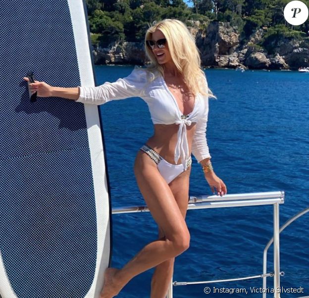 Victoria Silvstedt en vacances sur la Côte d'Azur. Juillet 2020.