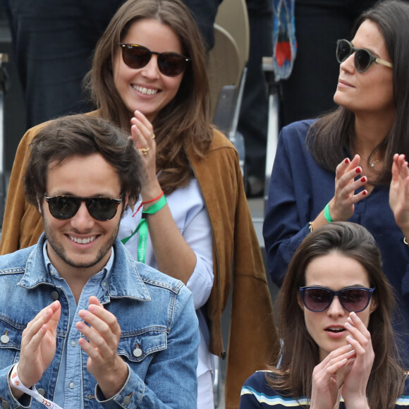 Vianney Bureau (Vianney) et sa compagne Catherine Robert - Célébrités dans les tribunes des internationaux de France de tennis de Roland Garros à Paris, France, le 9 juin 2019. © Jacovides-Moreau/Bestimage F