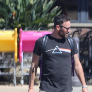 Exclusif - Brian Austin Green se promène avec sa fille Noah à Los Angeles, le 18 juillet 2020.