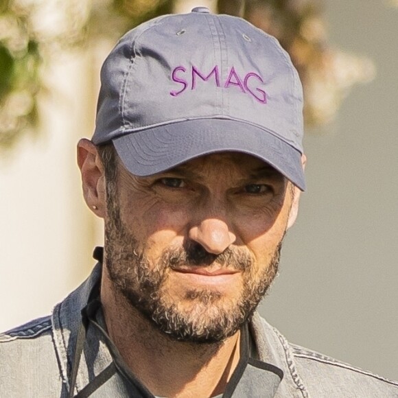 Exclusif - Brian Austin Green, avec sa casquette "Smag", fait quelques provisions dans un supermarché à Calabasas, le 18 juin 2020.