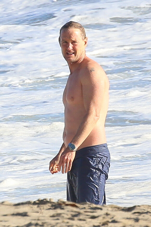 Exclusif - Owen Wilson se baigne à Malibu le 19 mai 2020.