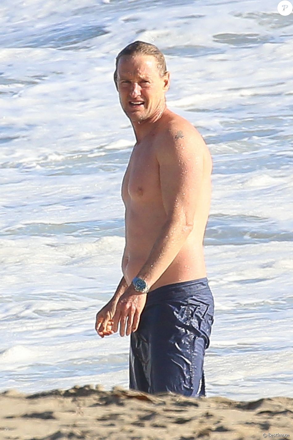 Exclusif - Owen Wilson se baigne à Malibu le 19 mai 2020.