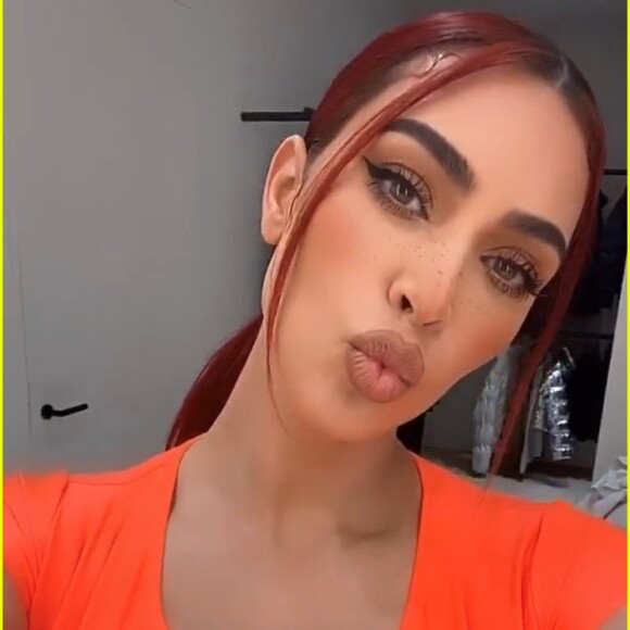 La nouvelle coloration rouge de Kim Kardashian (juillet 2020).