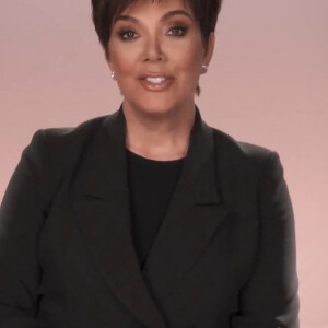 Kris Jenner s'occupe de sa fille Kylie Jenner, en convalescence après son opération oculaire pour soigner sa myopie, dans l'émission "L'incroyable famille Kardashian", le 14 avril 2020.