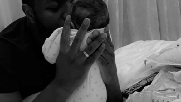 Gims et Demdem : rare photo de leur fille de 4 mois, en porte-bébé Gucci