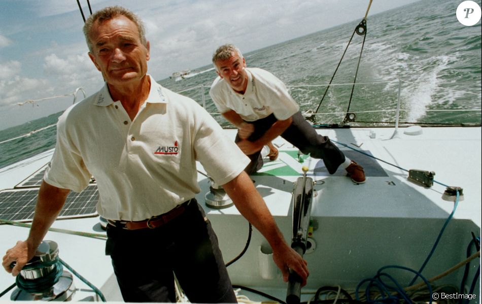 Eric Tabarly à bord d'un voilier. Bordeaux. Le 24 juin 1997. - Purepeople