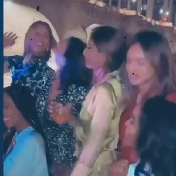 Malika Ménard fête ses 33 ans avec ses copines Miss France, Flora Coquerel, Marine Lorphelin, Camille Cerf, Valérie Bègue et Clémence Botino - Instagram, 23 juillet 2020