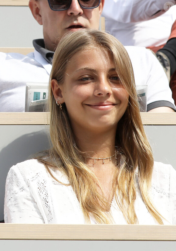 Stella Belmondo dans les tribunes lors des internationaux de tennis de Roland Garros à Paris, France, le 3 juin 2019. © Jacovides-Moreau/Bestimage