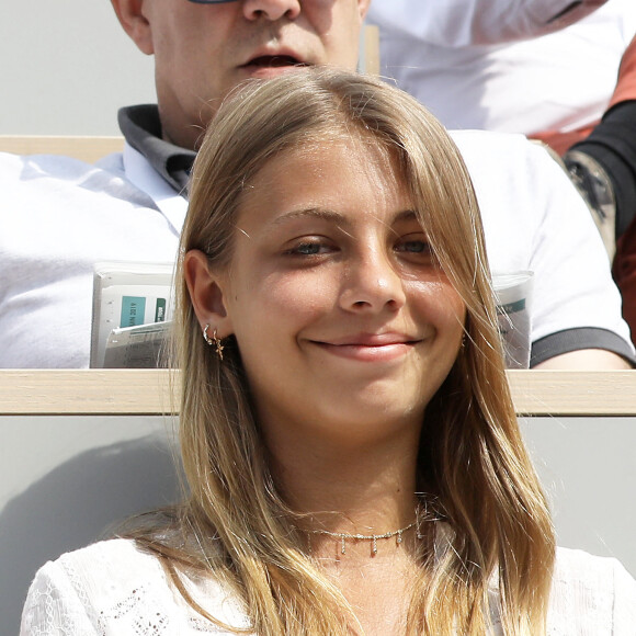 Stella Belmondo dans les tribunes lors des internationaux de tennis de Roland Garros à Paris, France, le 3 juin 2019. © Jacovides-Moreau/Bestimage