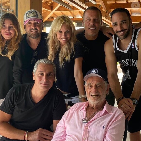 Jean-Paul Belmondo au polo club de Saint-Tropez le 2 juillet 2020, entouré d'Adil Rami, Jean Roch et Jeff Domenech.