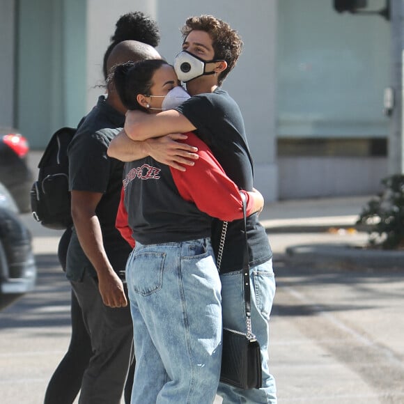 Demi Lovato et son fiancés Max Ehrich vus pour la première fois ensemble à Beverly Hills depuis qu'ils ont annoncé leurs fiançailles, le 27 juillet 2020. @ABACA