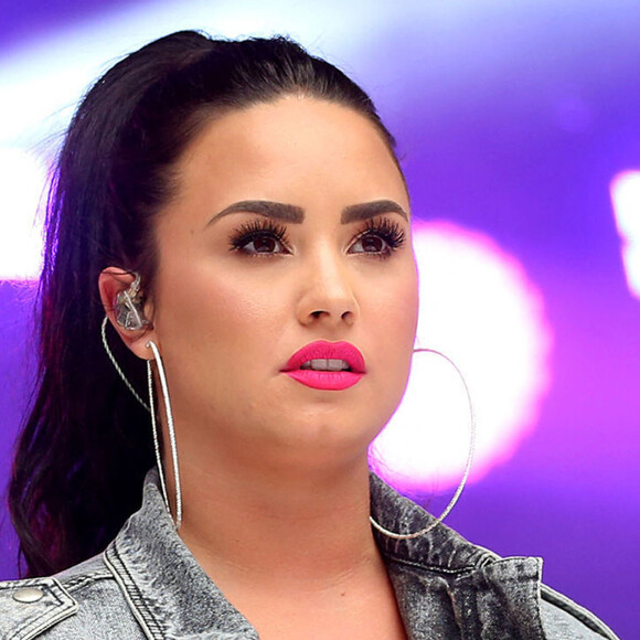 Demi Lovaro le 9 avril 2020 dans X Factor Australie. 