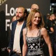 Vanessa Paradis et son compagnon Samuel Benchetrit (costume Dior et chaussures Nike) posent ensemble lors de la première du film "Chien" au 70 ème festival du film de "Locarno" le 7 août 2017