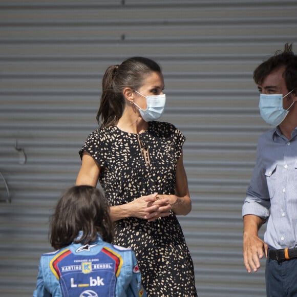 Le roi Felipe VI et la reine Letizia d'Espagne en visite dans une usine de traitement de déchets à Gijon le 30 juillet 2020 lors de leur visite en principauté des Asturies, dernière étape de leur tournée des dix-sept communautés autonomes du pays dans le cadre du déconfinement.