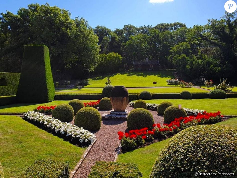 Image des jardins de la Villa Solliden, été 2020. Le prince Carl Philip