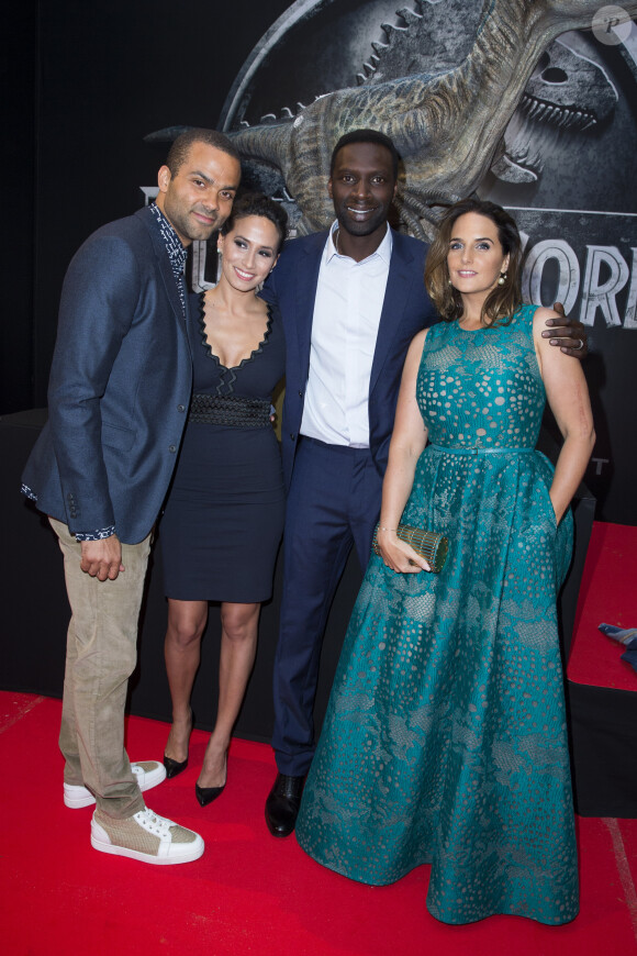 Tony Parker et Axelle Francine, Omar Sy et sa femme Hélène Sy (boucles d'oreilles Messika) - Première du film "Jurassic World" à l'Ugc Normandie à Paris le 29 mai 2015.