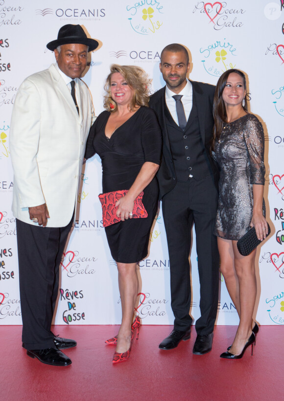 Tony Parker avec ses parents (Tony et Pamela) et Axelle Francine - 8éme édition du "Par Coeur Gala" à Lyon le 25 septembre 2014.