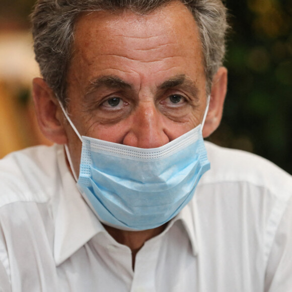 L'ancien président Nicolas Sarkozy dédicace son nouveau livre "Le temps des tempêtes" à l'espace culturel du centre commercial Leclerc Baleone à Ajaccio, en Corse le 24 juillet 2020. © Crystal Pictures /Bestimage