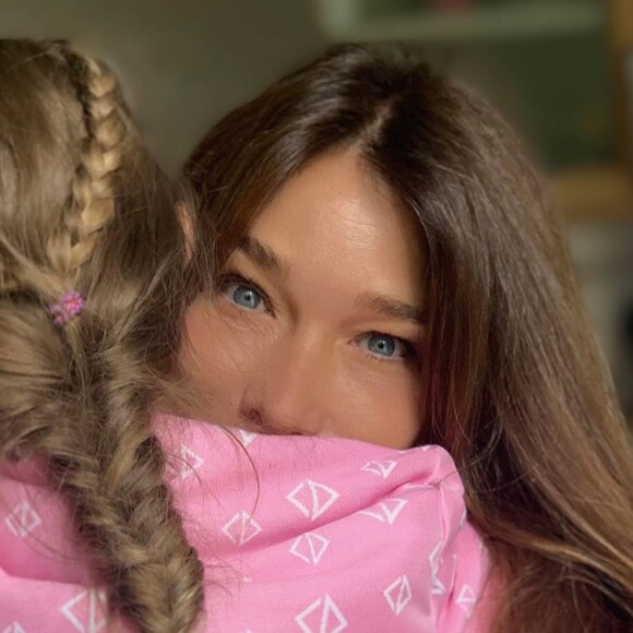 Carla Bruni et sa fille Giulia sur Instagram, le 7 juin 2020.