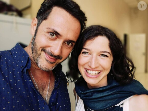 Emanuele Giorgi avec sa compagne Cécile Mazéas sur le tournage de "Plus belle la vie", le 22 juillet 2020