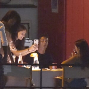 Exclusif - Cristiano Ronaldo et sa compagne Georgina Rodriguez dînent avec des amis, dont le footballeur Jose Semedo, au restaurant "La Langosteria" à Paraggi près de Portofino. Le 2 août 2020.