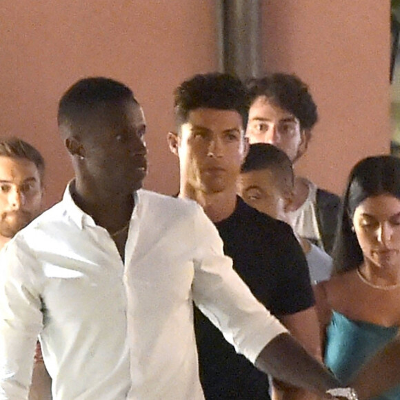 Exclusif - Cristiano Ronaldo et sa compagne Georgina Rodriguez dînent avec des amis, dont le footballeur Jose Semedo, au restaurant "La Langosteria" à Paraggi près de Portofino. Le 2 août 2020.