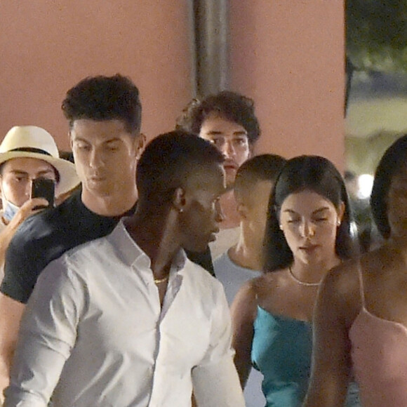 Exclusif - Cristiano Ronaldo et sa compagne Georgina Rodriguez dînent avec des amis, dont le footballeur Jose Semedo, au restaurant "La Langosteria" à Paraggi près de Portofino. Le 2 août 2020.