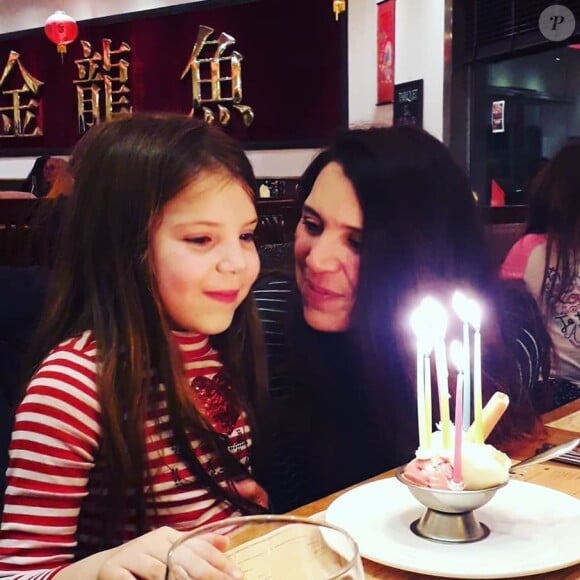 Anne Alassane avec l'une de ses filles pour son anniversaire, le 12 février 2020