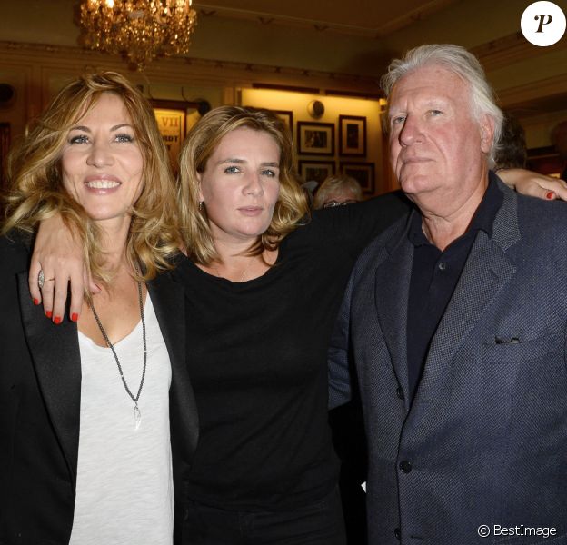 Mathilde Seigner, sa soeur Marie-Amélie Seigner et leur père Jean-Louis Seigner - Générale de la pièce "Nina" au théâtre Edouard VII à Paris, le 16 septembre 2013.