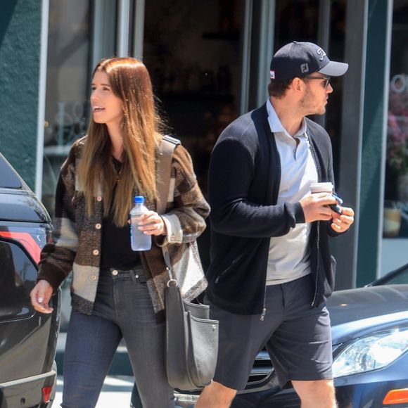 Exclusif - Chris Pratt et sa fiancée Katherine Schwarzenegger s'embrassent dans les rues de West Hollywood, le 25 avril 2019.