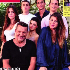 Benjamin Castaldi, sa femme Aurore et leurs enfants respectifs font la couverture du "Gala". Août 2020.