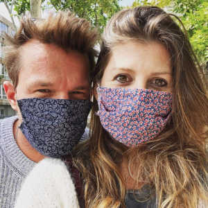 Benjamin Castaldi et sa femme Aurore deviendront parents en 2020. Le couple poste rarement des photos ensemble sur les réseaux sociaux. On peut les voir ici au princtemps 2020.