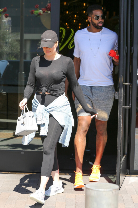 Tristan Thompson et sa compagne Khloe Kardashian quittent le restaurant Joey à Los Angeles le 20 juin 2018.