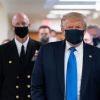 Le président Donald Trump, avec un masque de protection contre le coronavirus (COVID-19) arrive au centre médical Walter Reed à Bethesda le 11 juillet 2020.