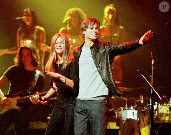 Brad Pitt et Jennifer Aniston lors d'un concert de Sting à New York en 1999.