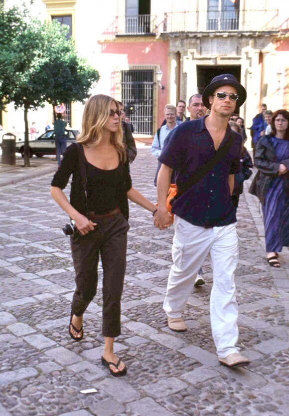 Brad Pitt et Jennifer Aniston visitent l'Andalousie en 1999.