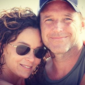 Jennifer Grey (Bébé dans Dorty Dancing) Clark Gregg (l'agent Phil Coulson chez Marvel) ont annoncé avec cette photo diffusée sur Instagram leur divorce, le 3 juillet 2020.