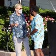  Exclusif - Ellen DeGeneres et Kevin Hart s'embrassent chaleureusement et se serrent dans les bras l'un de l'autre, en pleine épidémie de Coronavirus (COVID-19), à la sortie du Rosemont Miramar Beach Club à Santa Barbara. Le 15 août 2020. @Backgrid USA / Bestimage 