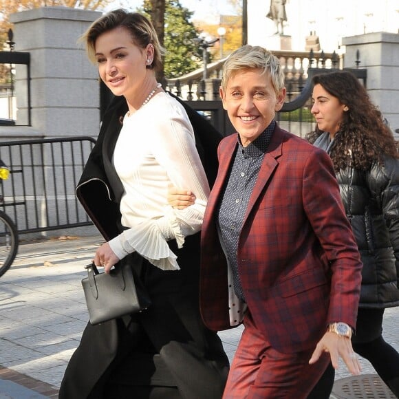 Exclusif - Ellen DeGeneres et sa femme Portia de Rossi dans la rue à Washington le 22 novembre 2016.