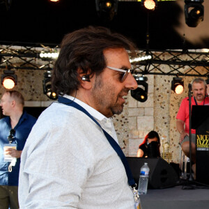 Exclusif - André Manoukian et Hugues Aufray durant le deuxième jour des répétitions de l'émission de télévision "Nice Jazz Festival" au Théâtre de Verdure à Nice le 25 juillet 2020. © Bruno Bébert / Bestimage