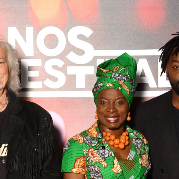 Exclusif - Hugues Aufray, Angélique Kidjo et Sly Johnson durant le photocall du deuxième jour des répétitions de l'émission de télévision "Nice Jazz Festival" au Théâtre de Verdure à Nice le 25 juillet 2020. © Bruno Bebert / Bestimage