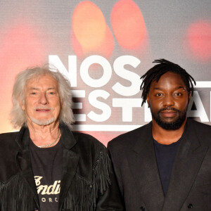 Exclusif - Hugues Aufray et Sly Johnson durant le photocall du deuxième jour des répétitions de l'émission de télévision "Nice Jazz Festival" au Théâtre de Verdure à Nice le 25 juillet 2020. © Bruno Bebert / Bestimage