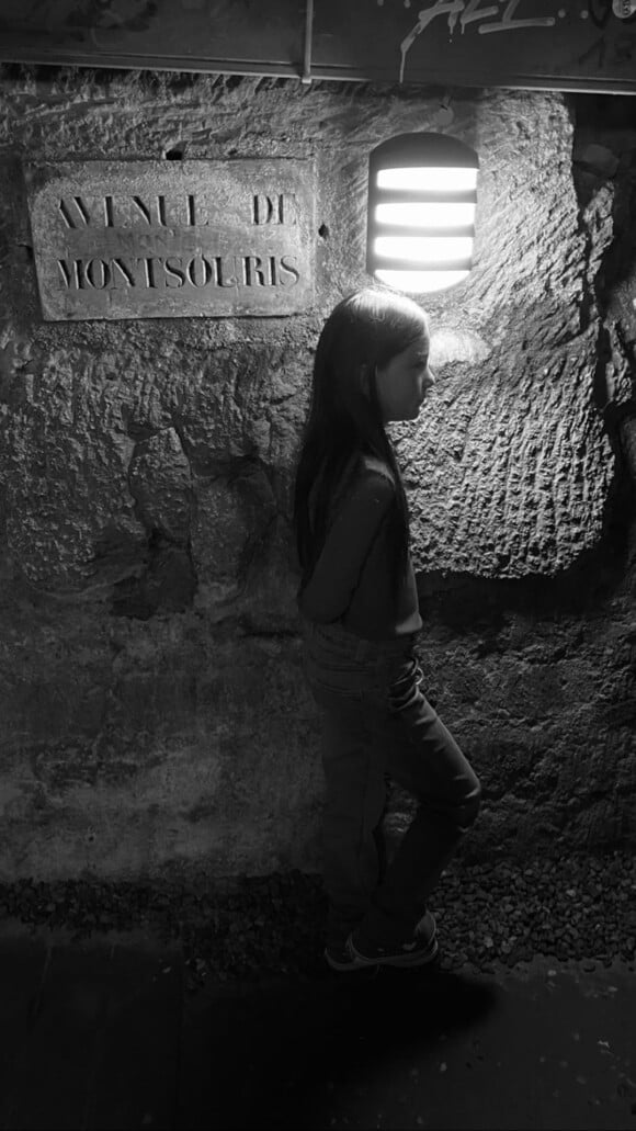 Charlotte Gainsbourg et sa fille Jo en visite dans les catacombes de Paris, le 20 août 2020 sur Instagram.
