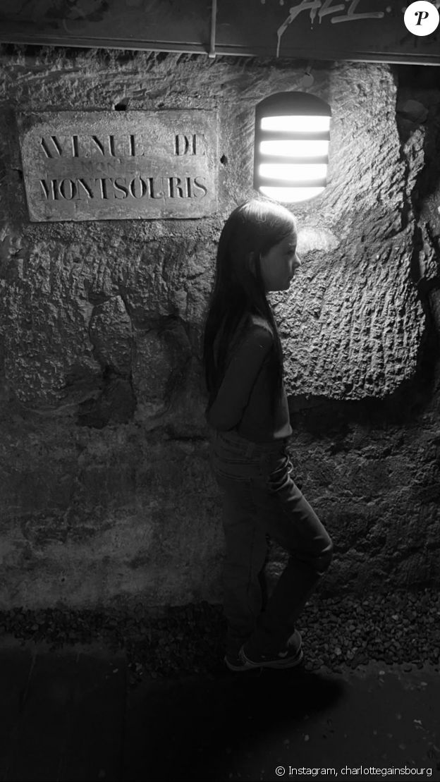 Charlotte Gainsbourg et sa fille Jo en visite dans les catacombes de Paris, le 20 août 2020 sur Instagram.