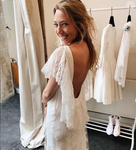 Laura Smet habillée d'une robe Delphine Manivet lors de son mariage religieux avec Raphaël Lancrey-Javal célébré le 15 juin 2019 en l'église Notre-Dame des Flots, à Lège-Cap-Ferret.